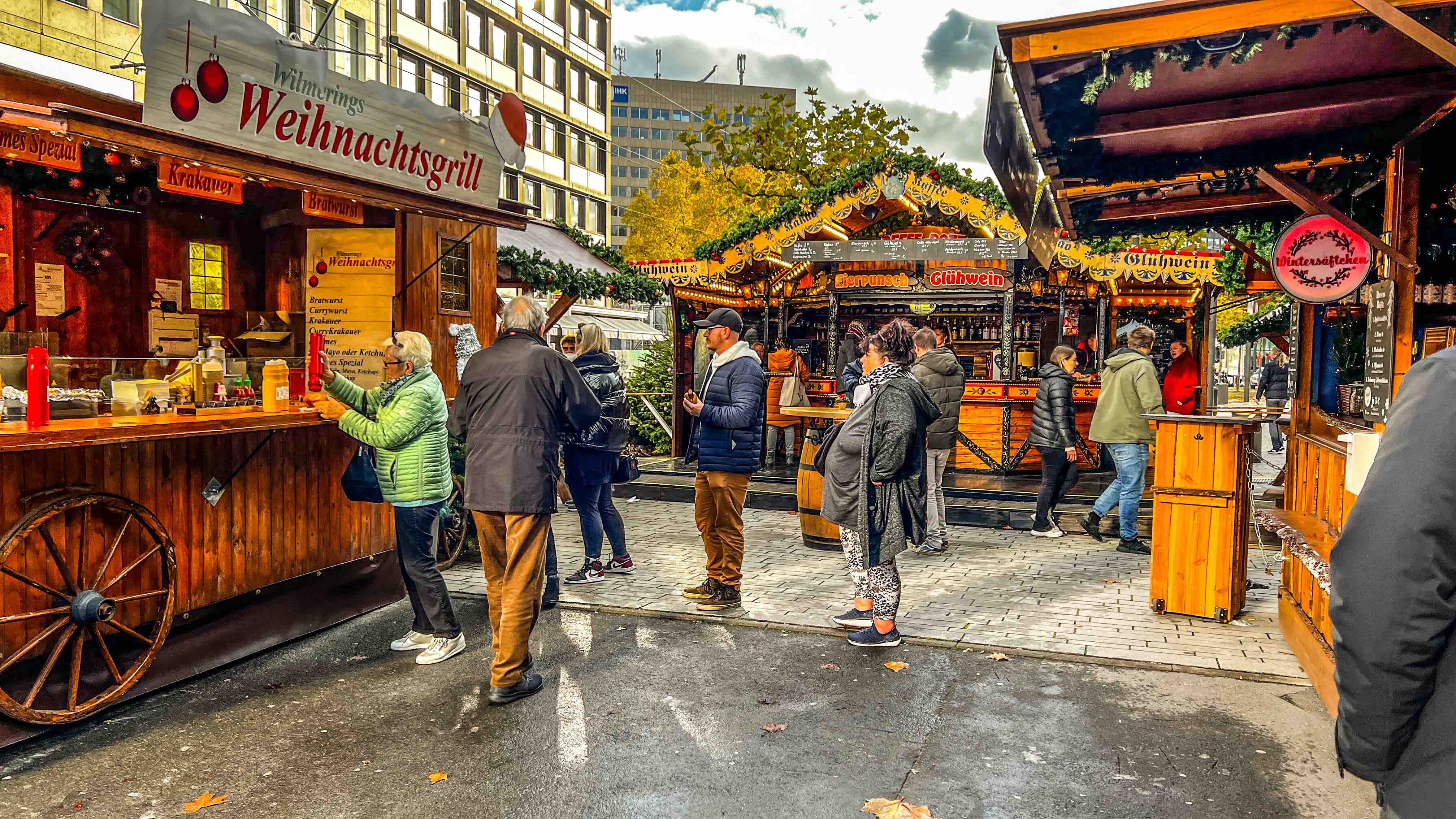 Weihnachtsmarkt auf der Schadowstraße in Düsseldorf