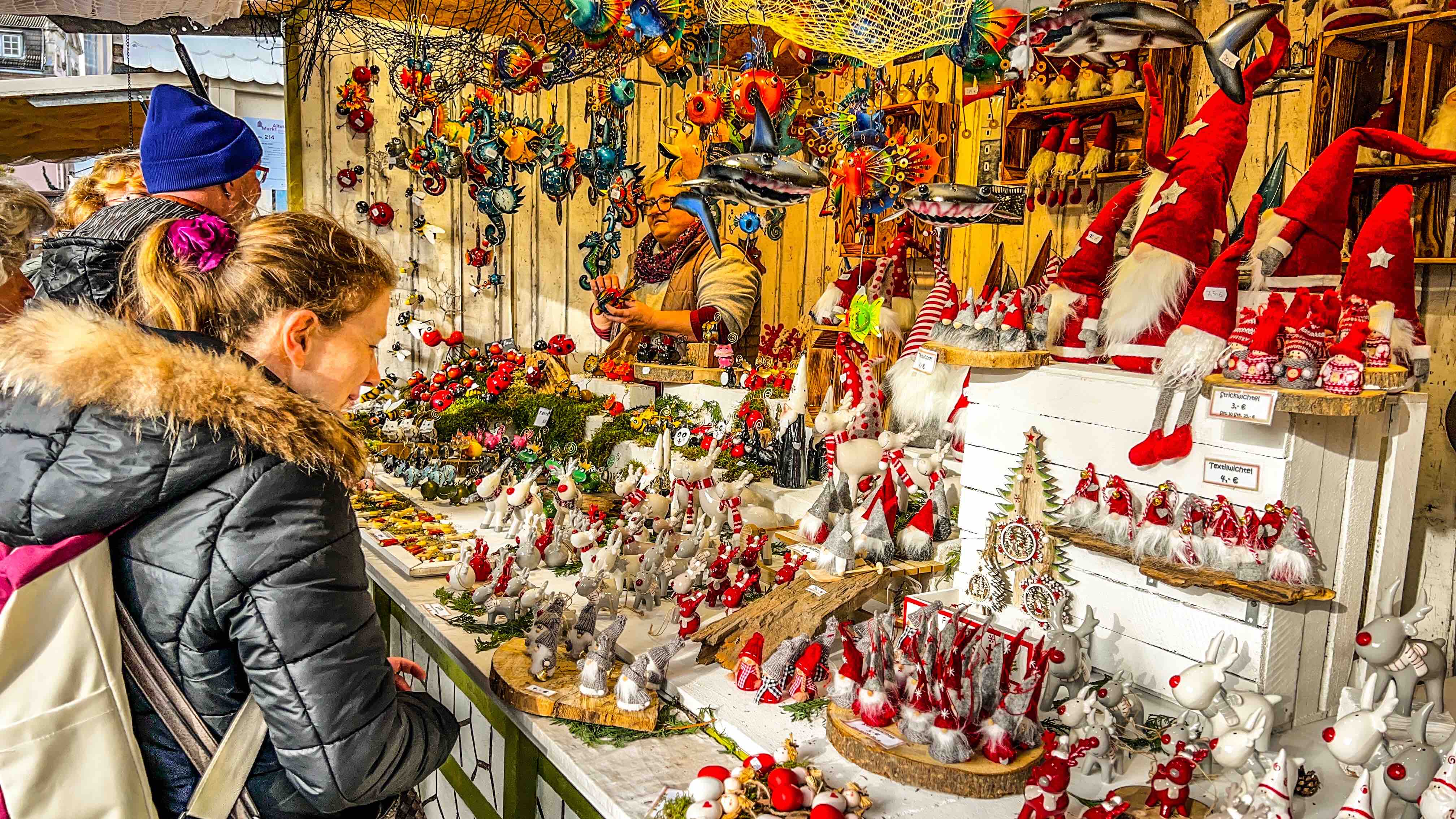 Weihnachtsmarkt auf der Flingerstraße in der Altstadt