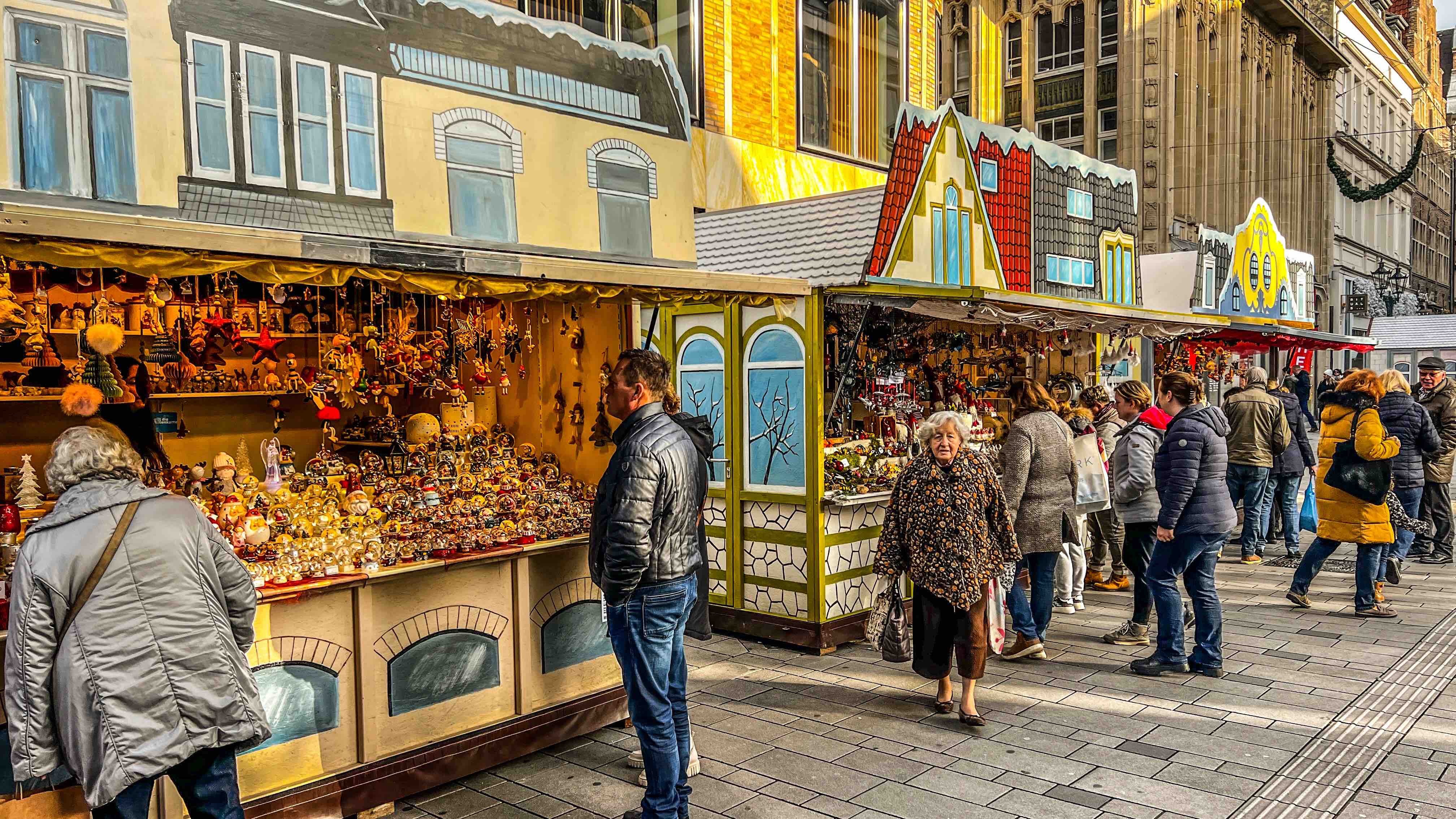 Weihnachtsmarkt auf der Flingerstraße in der Altstadt