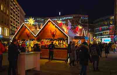Weihnachtsmarkt auf den Schadowplatz in Düsseldorf
